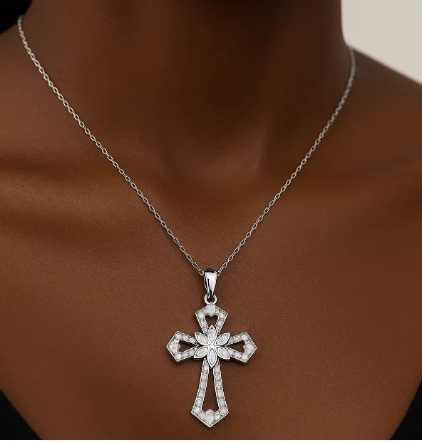 Halskette mit himmlischem Flammenkreuz 