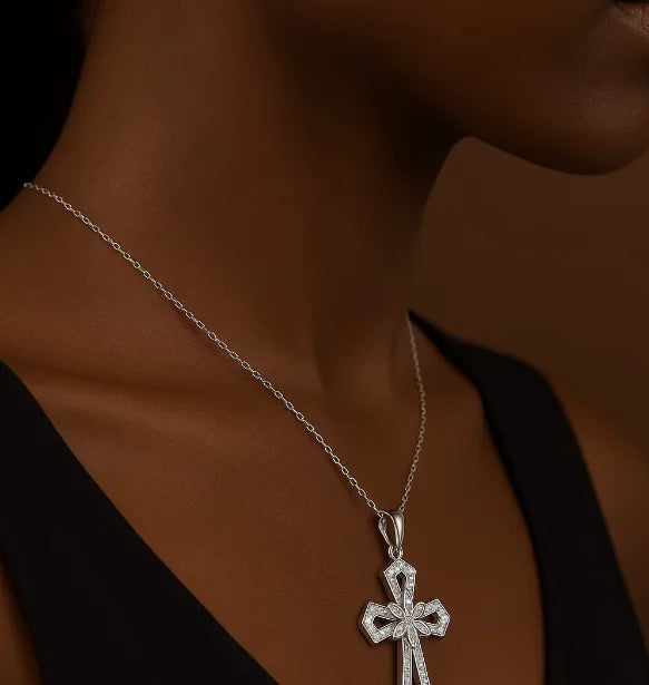 Halskette mit himmlischem Flammenkreuz 